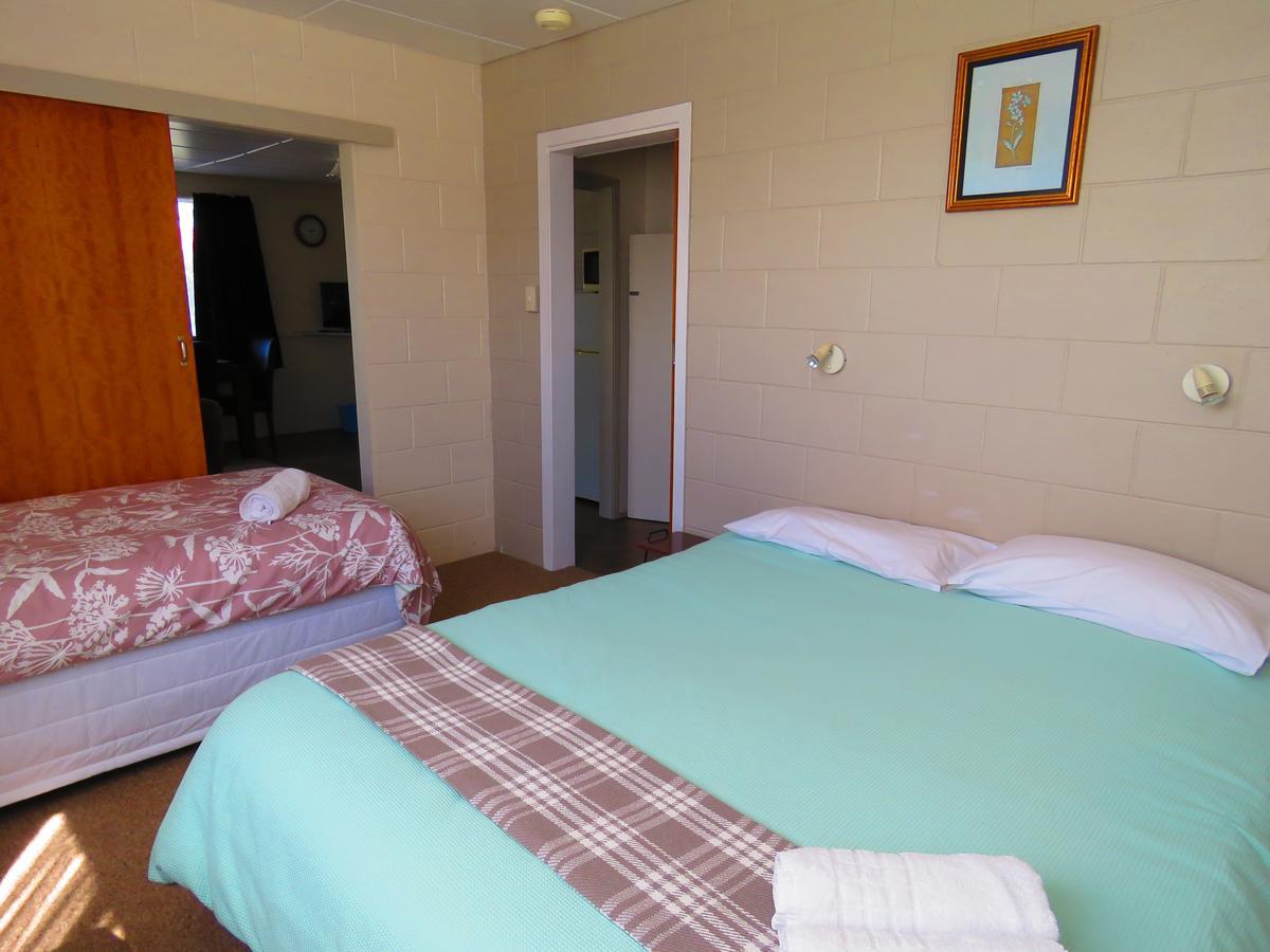 Opunake Motel And Backpackers Lodge 外观 照片